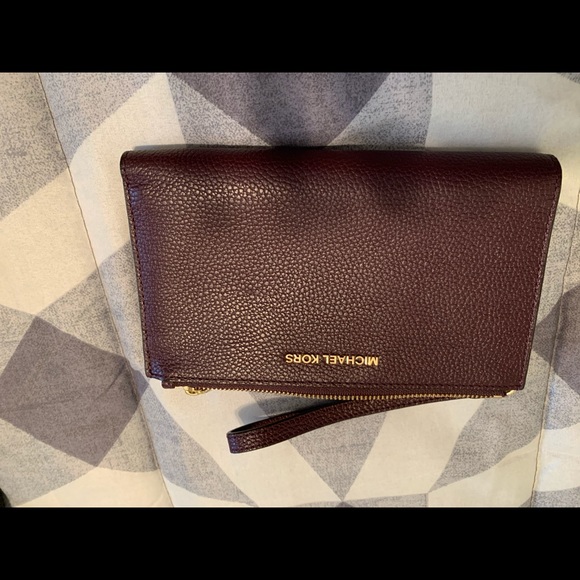 Michael Kors Smartphone Wallet - Picture 3 of 5